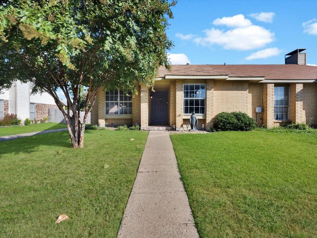 3905 Queens Court, Garland