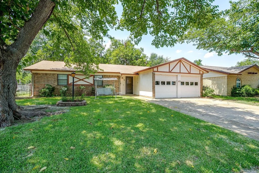 325 Quail Creek Drive, Crowley