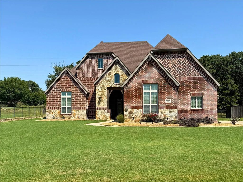 7115 Sussex Lane, Mansfield