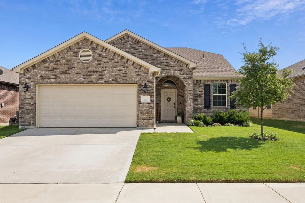 337 Emerald Creek Drive, Fort Worth