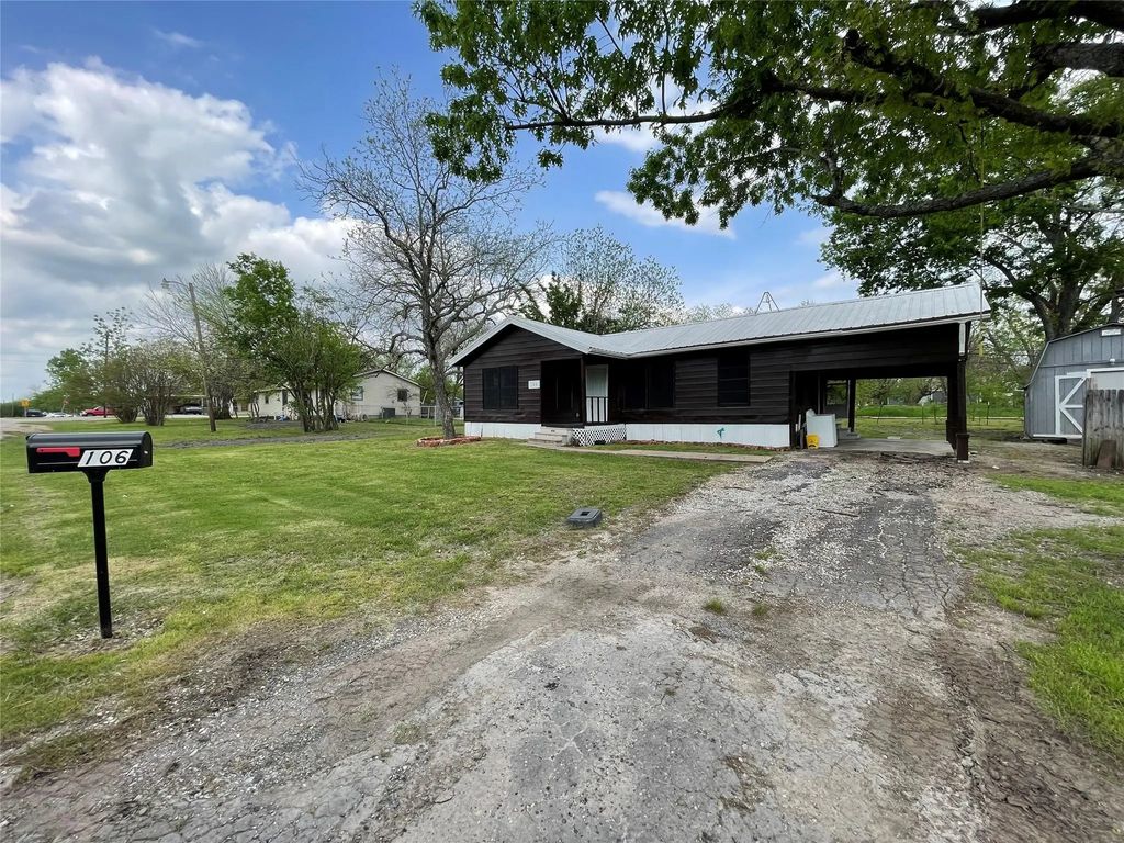 106 N 4th Street, Celeste