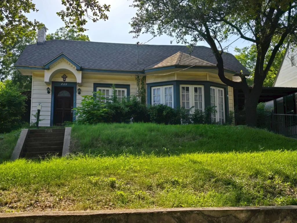 809 N Crawford Street, Dallas