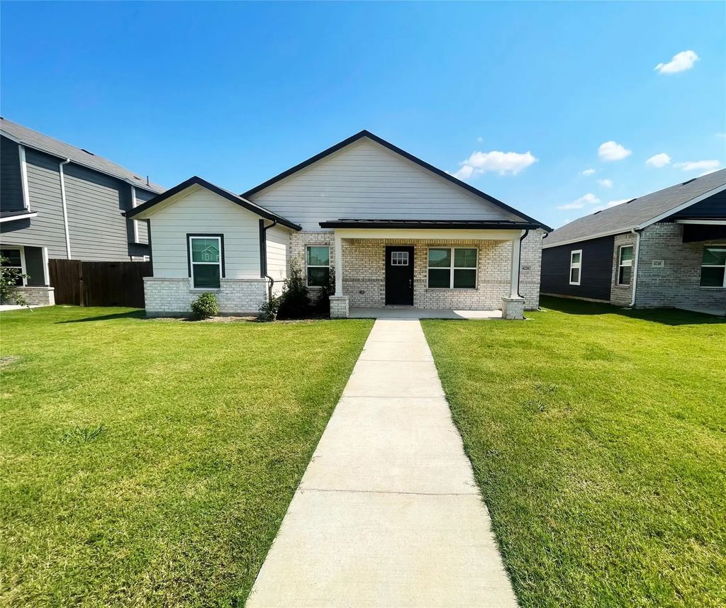 4220 Bozeman Drive, Forney