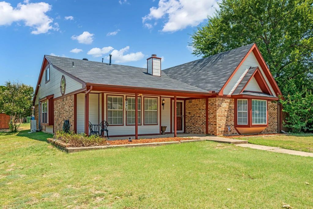 1883 Hilltop Drive, Lewisville