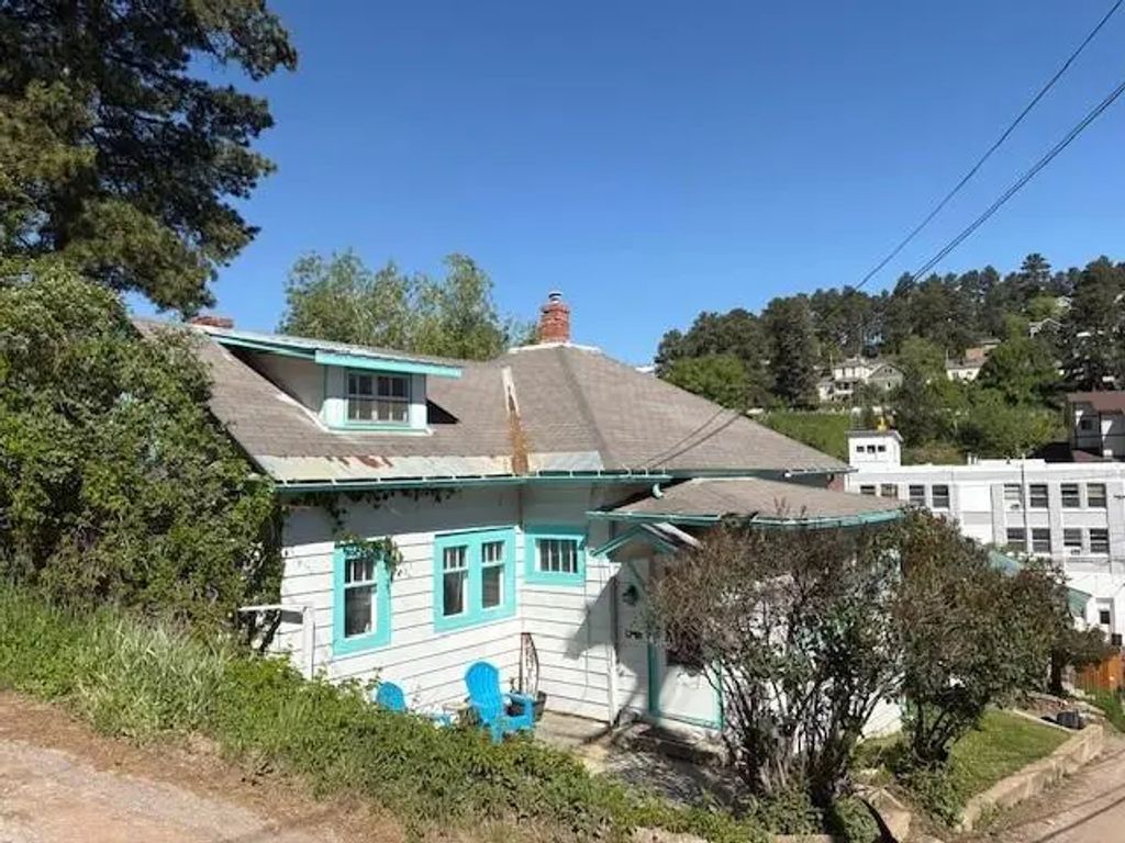 113 Alert Street, Lead