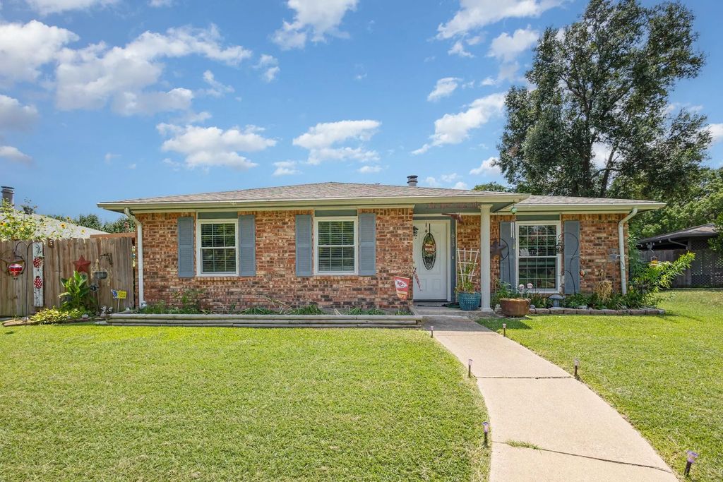 1813 Abilene Court, Grand Prairie