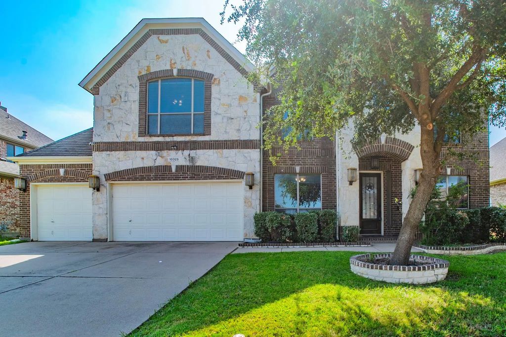 10325 Crowne Pointe Lane, Fort Worth