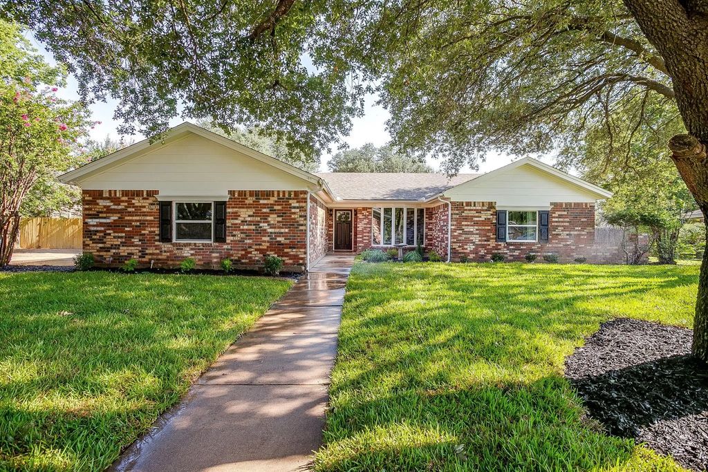 1003 Canton Road, Cleburne