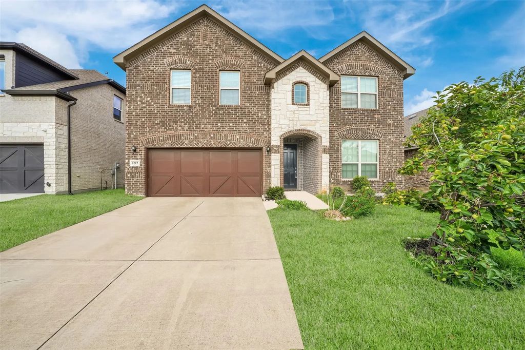 8217 Spruce Meadows Drive, Fort Worth