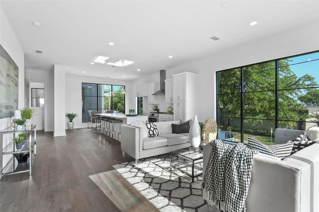737 N Zang Boulevard 101, Dallas