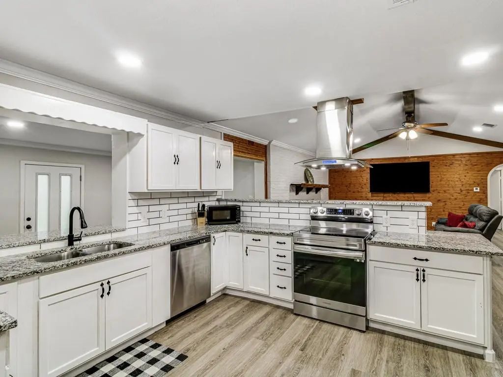 203 S Hogg Street, Streetman