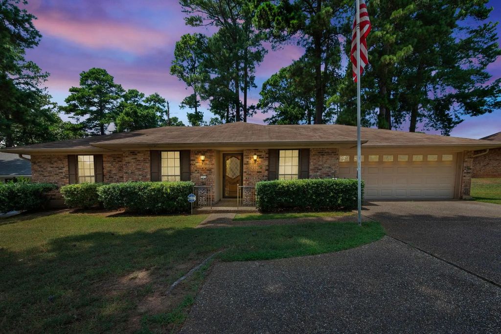 3826 Pines Road, Shreveport