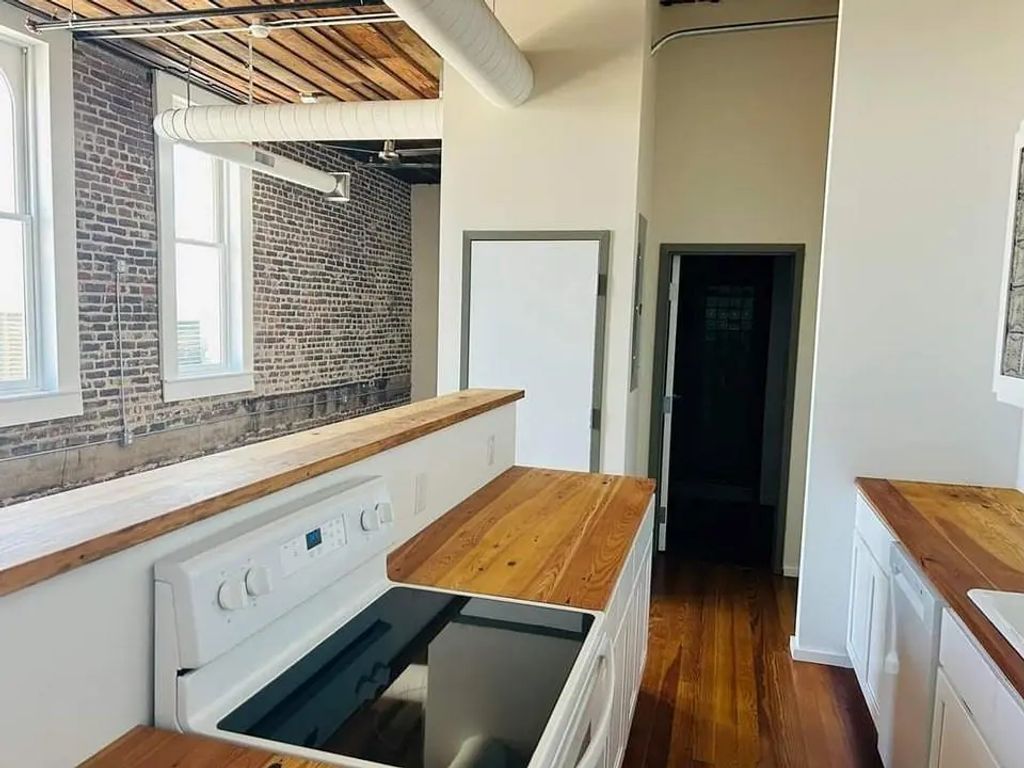 201 Chambers Street 204, Cleburne