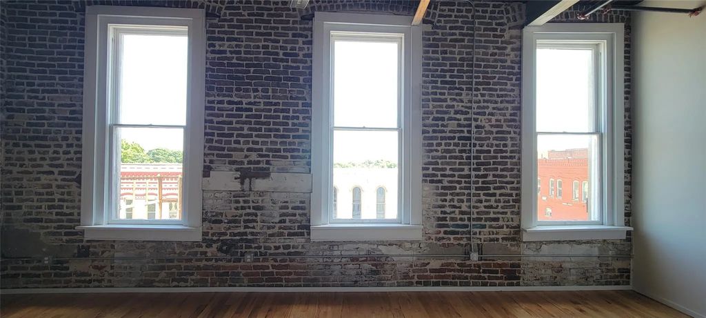 201 Chambers Street 301, Cleburne