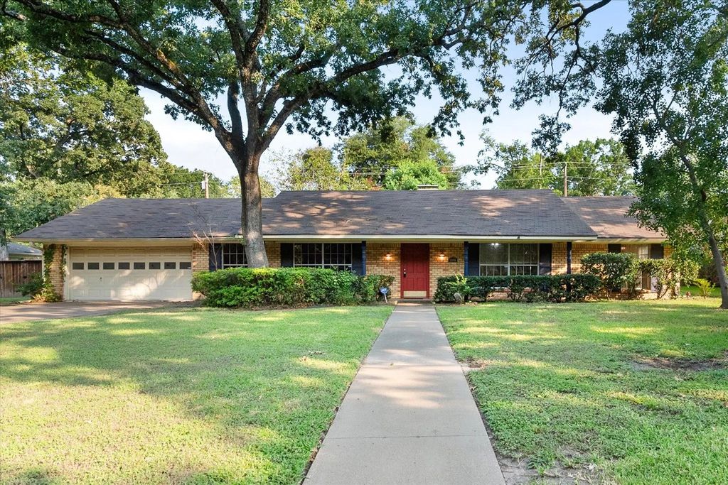 1000 Bryn Mawr Street, Corsicana