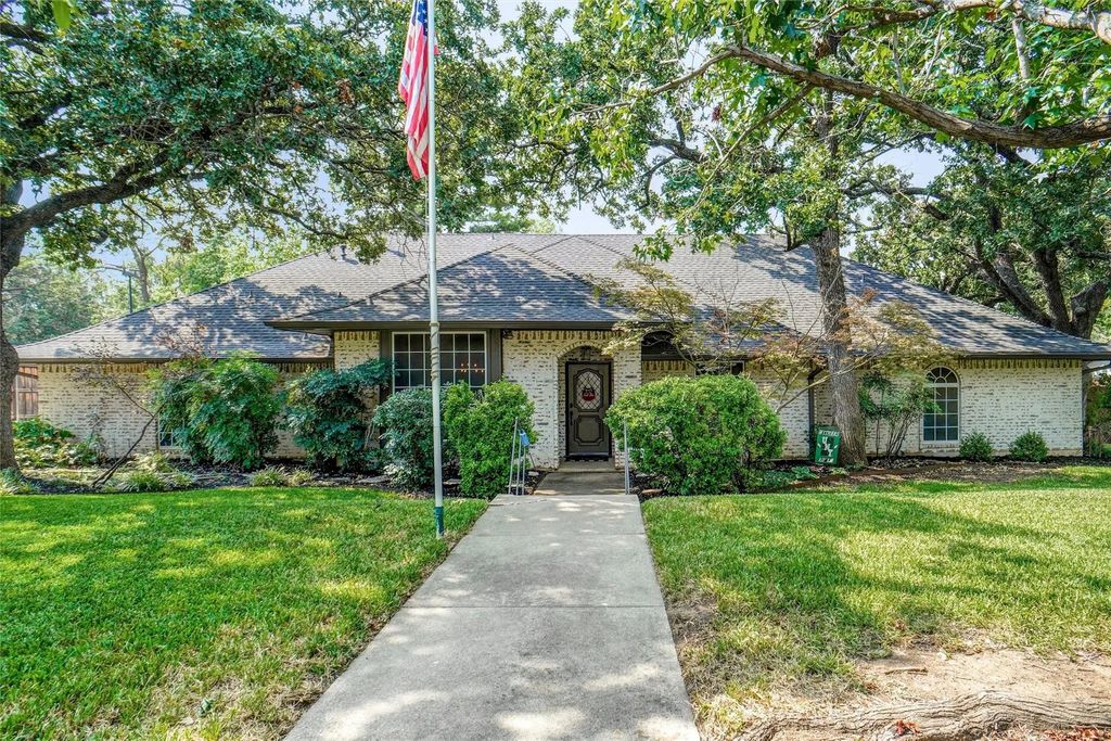 1000 Lynhurst Lane, Denton