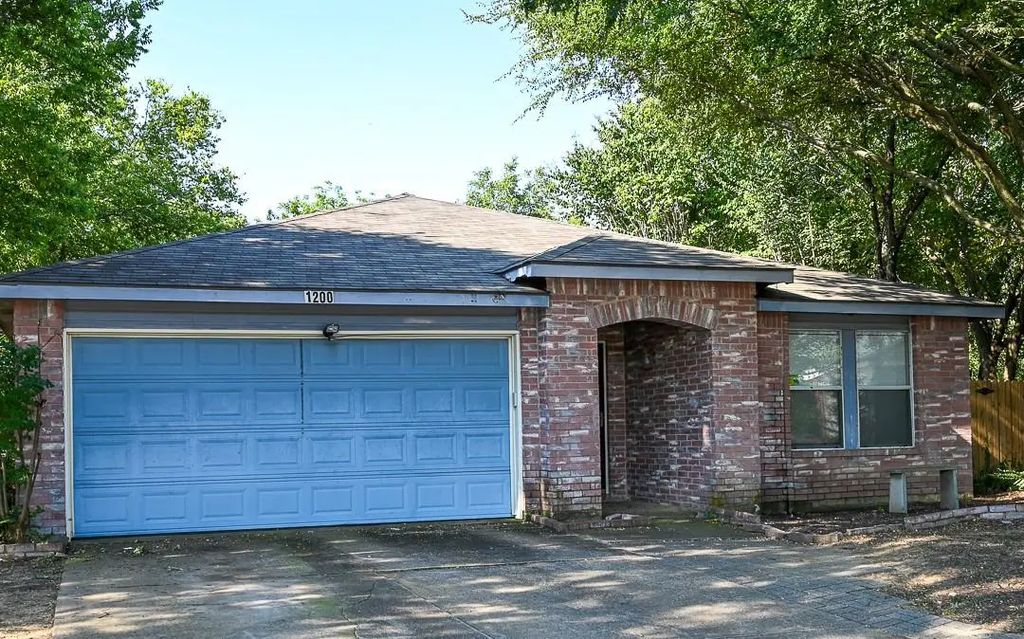 1200 Rambling Brook Trail, Denton