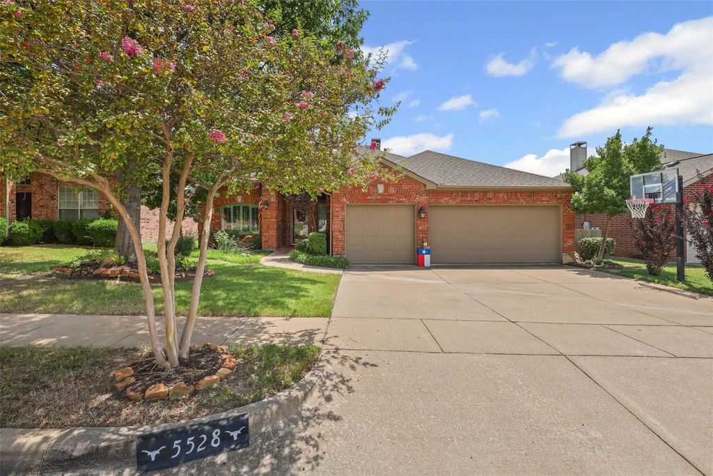 5528 Canyon Lands Drive, Fort Worth