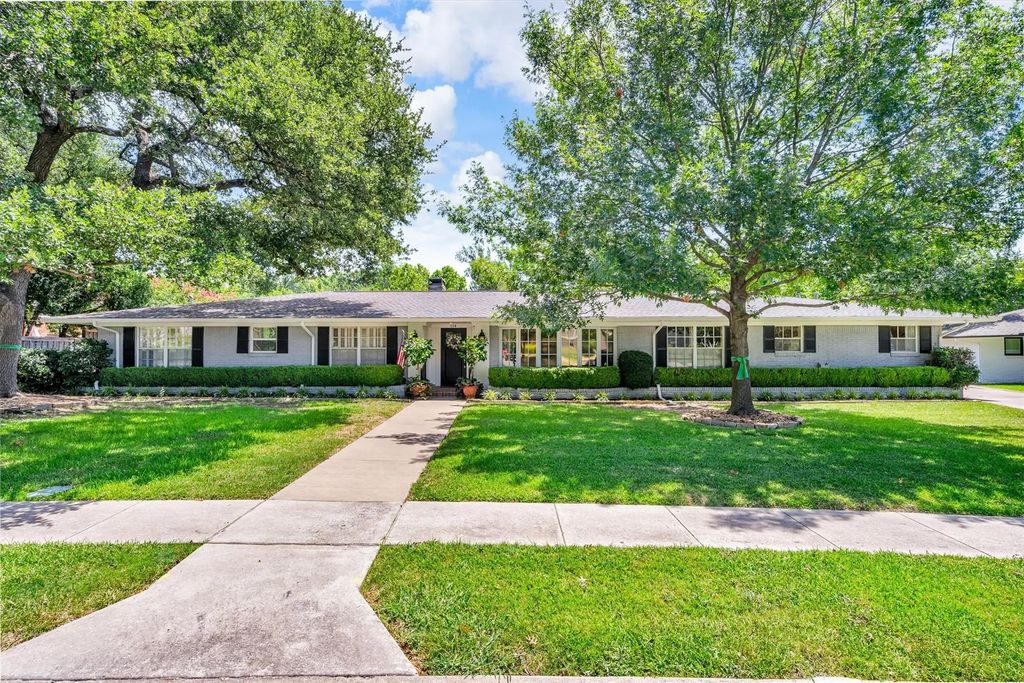 116 W Shore Drive, Richardson