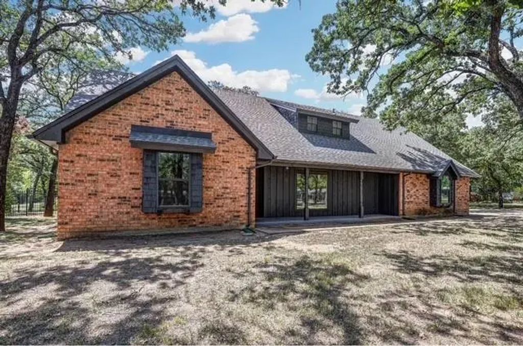 1216 Shady Lane N, Keller