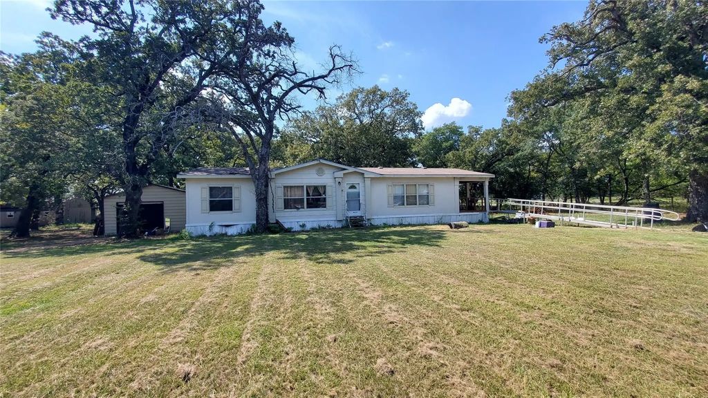 1225 Magnolia Mound, Kemp
