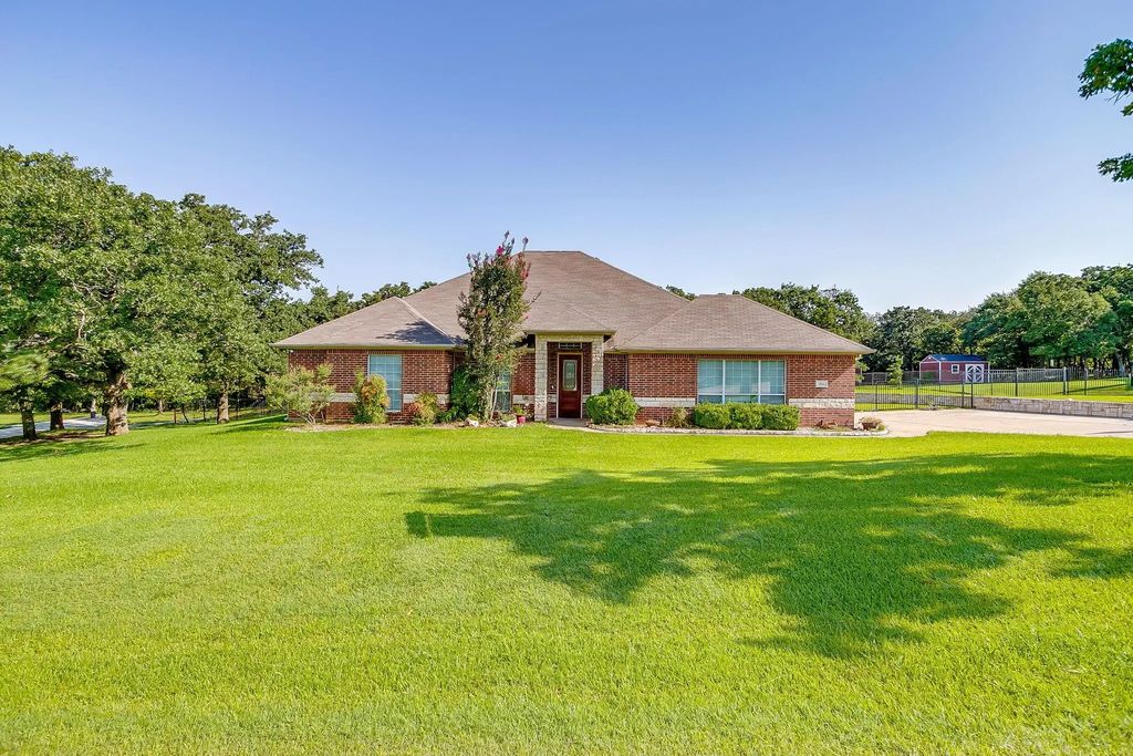 424 Ketron Road, Burleson