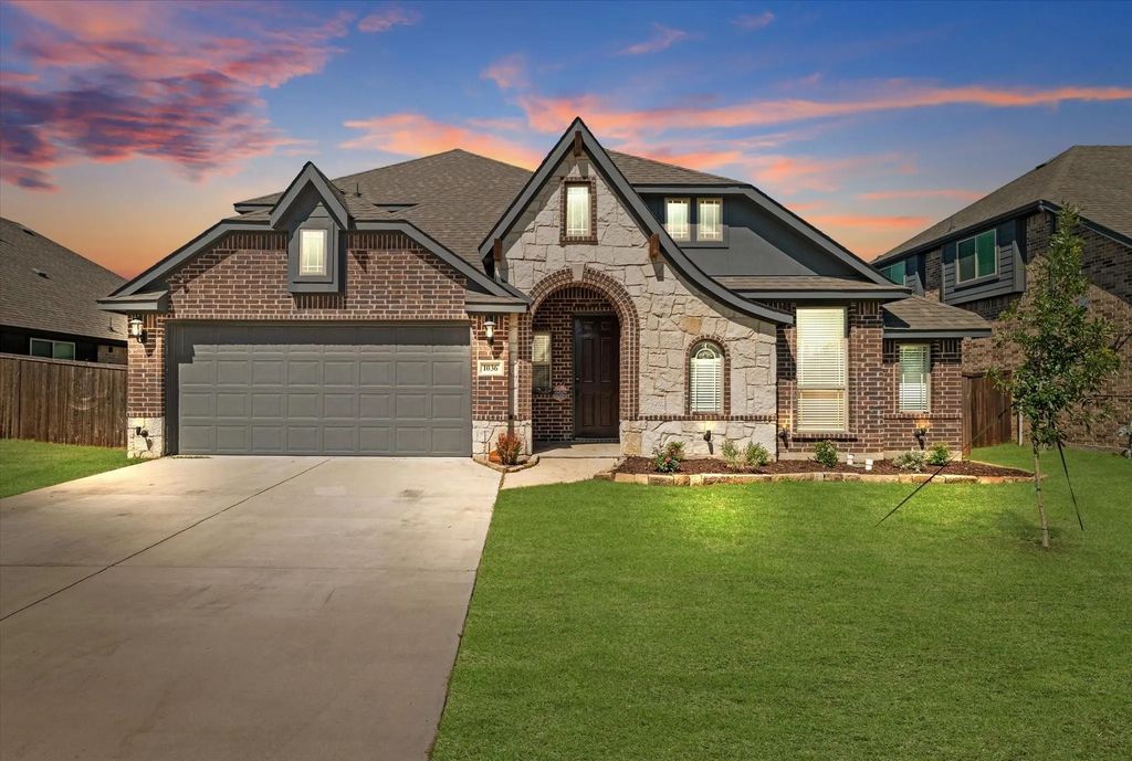 1036 English Oak Drive, Burleson