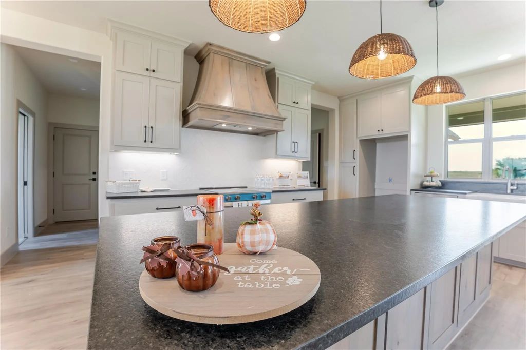 1033 Lilly Lane, Weatherford
