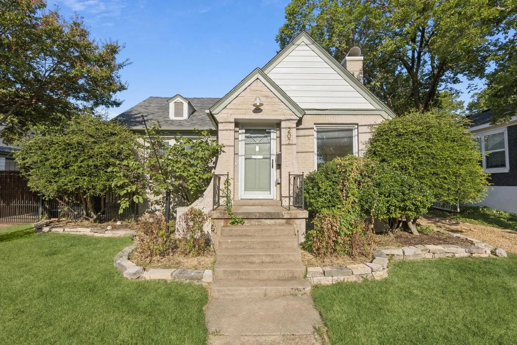 207 N Hampton Road, Dallas