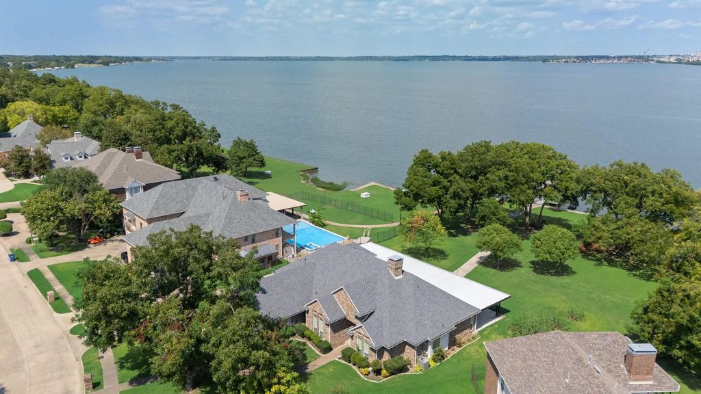 2302 Southbay Circle, Rowlett