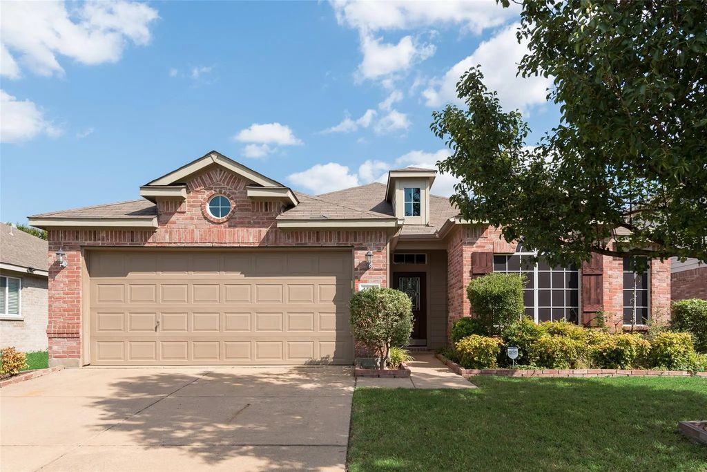 1112 Mule Deer Road, Forney