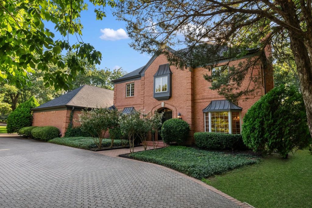 831 Creekwood Circle, Fairview
