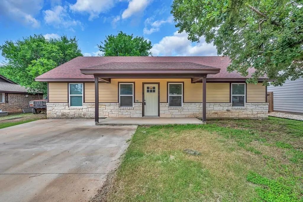 210 N Harrison Street, McGregor