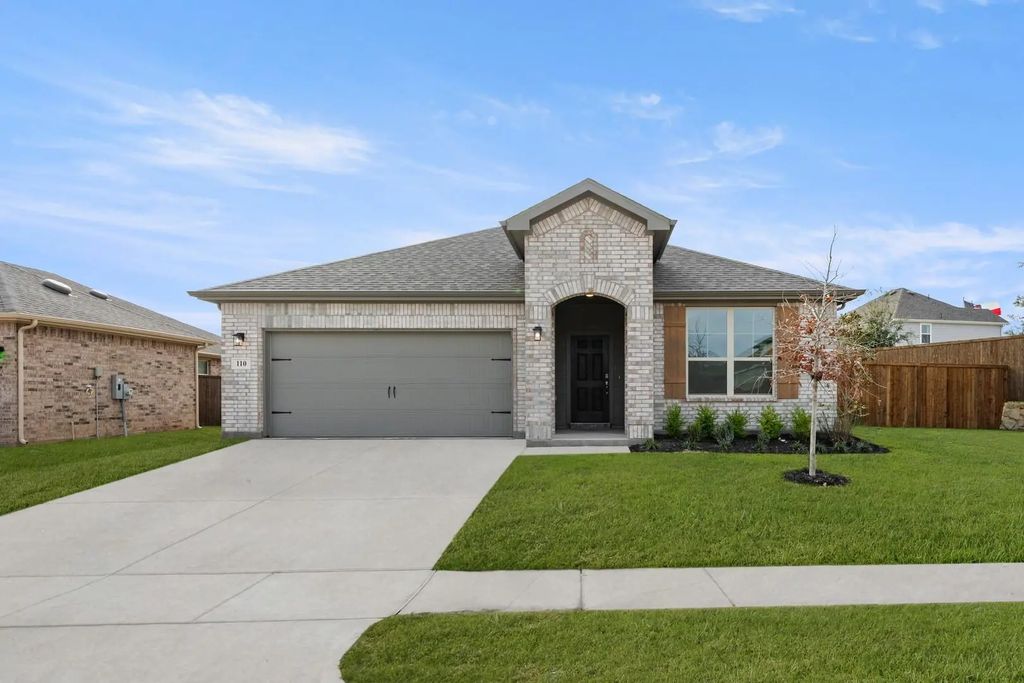 110 Honey Bee Drive, Cleburne