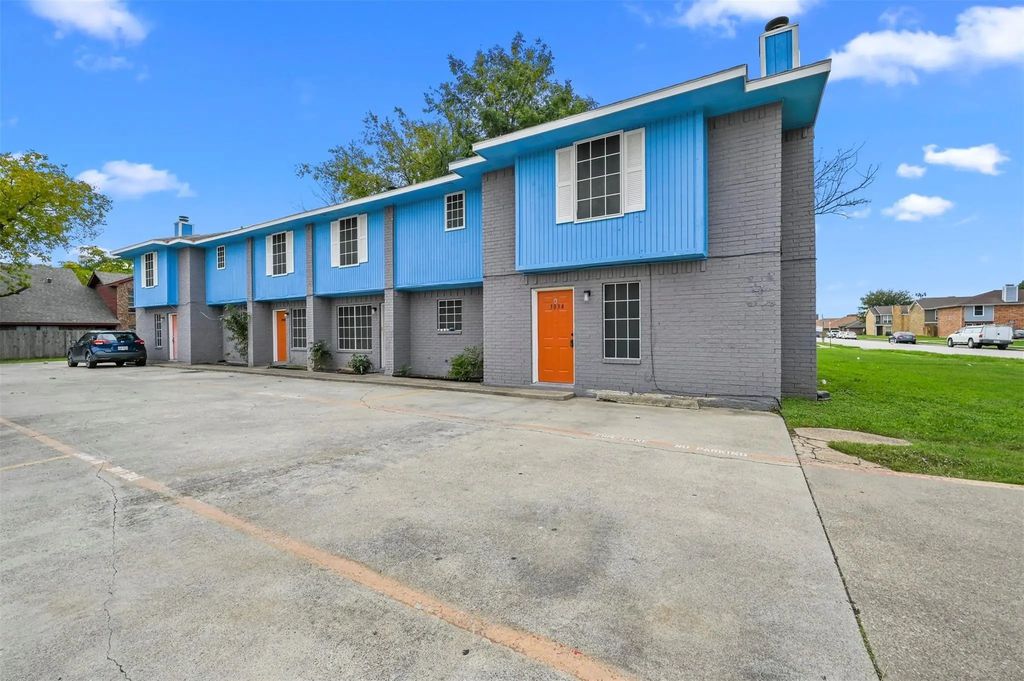 3034 Tudor Lane 3036, Irving