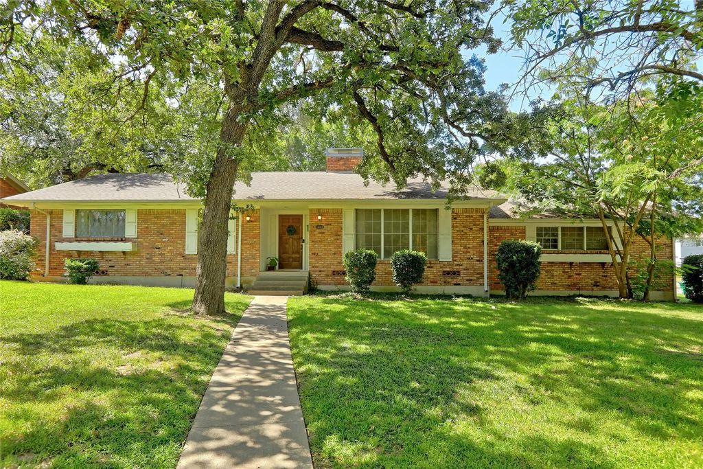 1302 Greenwood Drive, Denton