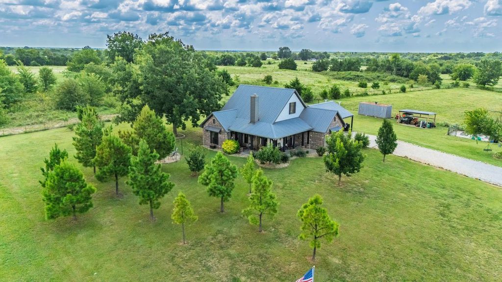 2099 Fm 1566 W, Celeste