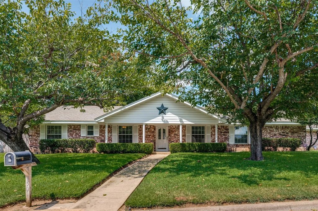 1501 Ridgeview Drive, Arlington