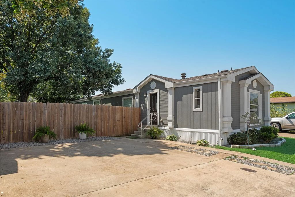 706 Park Creek Avenue, Forney