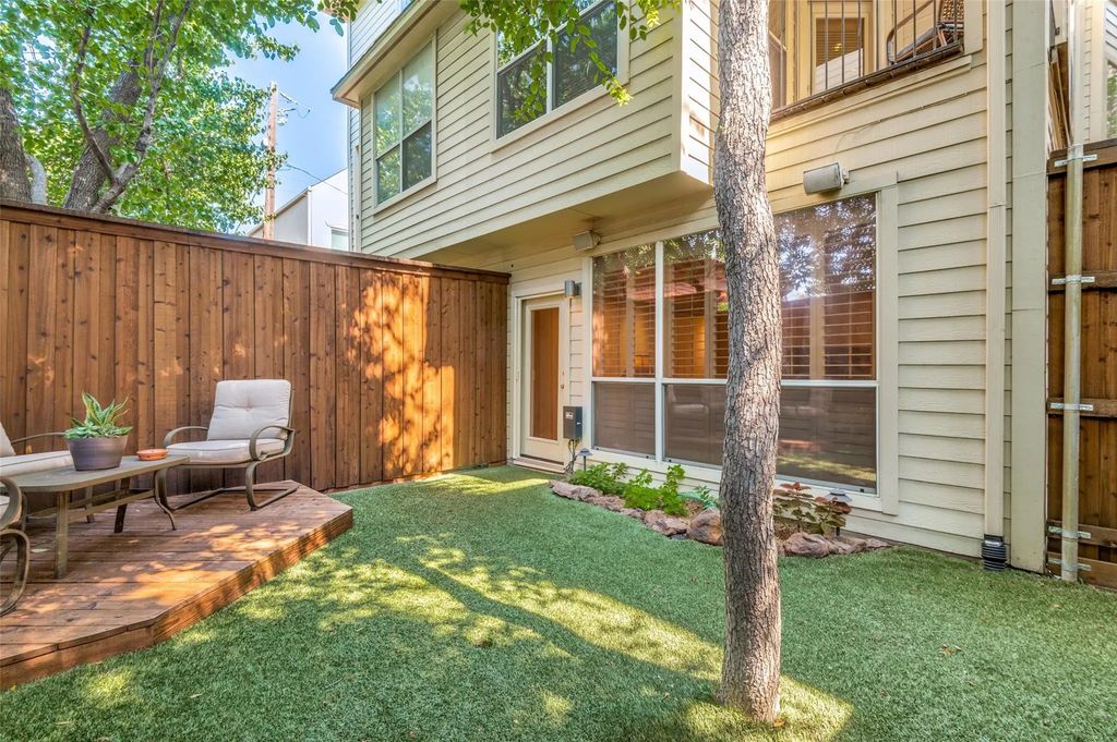 3955 Cole Avenue, Dallas