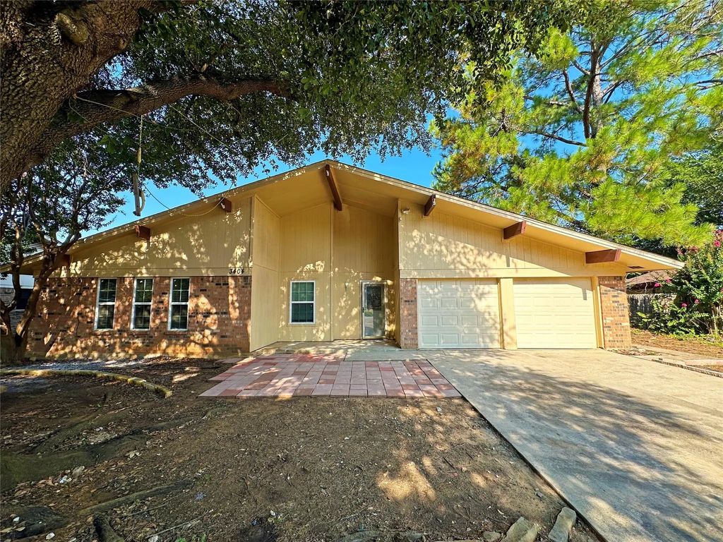 3404 Elgenwood Trail, Arlington