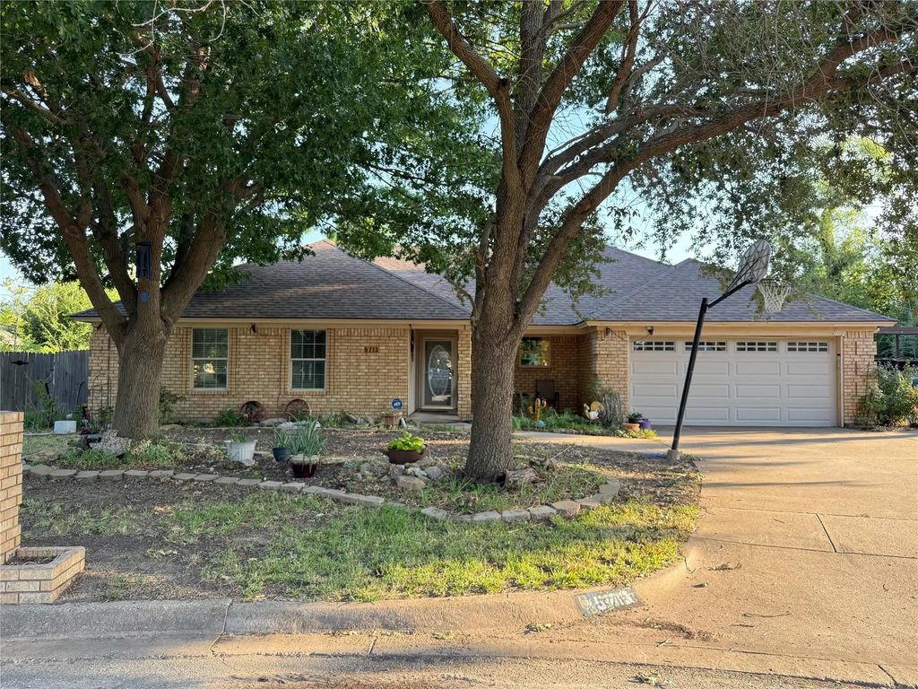 5713 Rio De Janeiro Circle, North Richland Hills