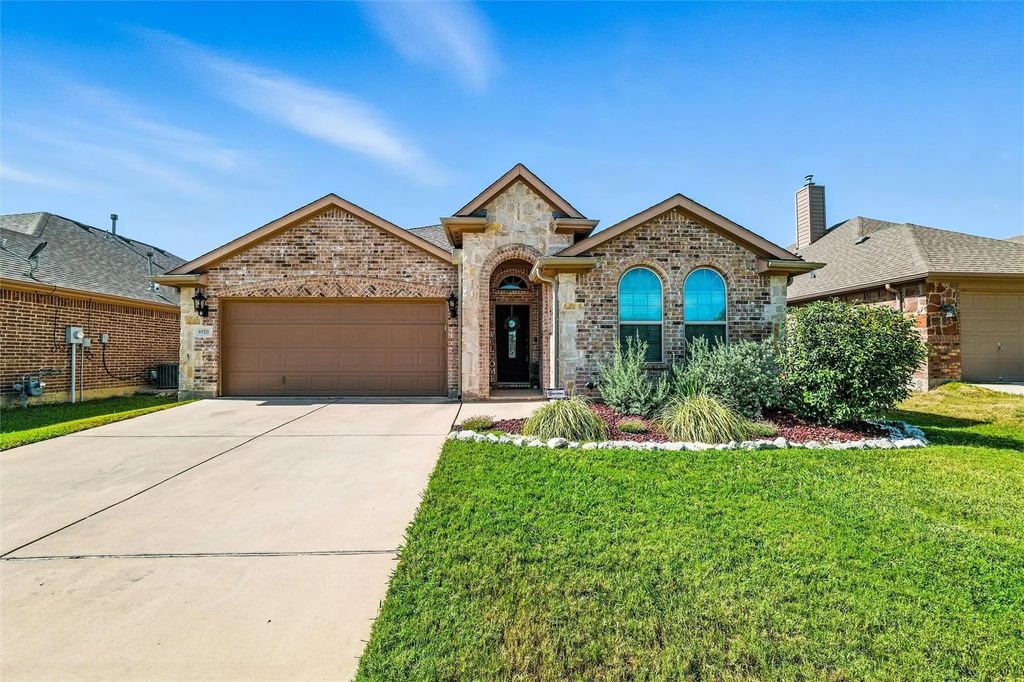 6920 Big Wichita Drive, Fort Worth