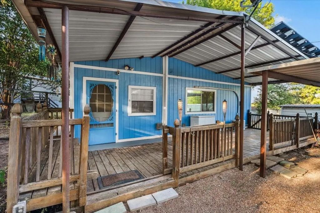 391 Gina Circle, Granbury