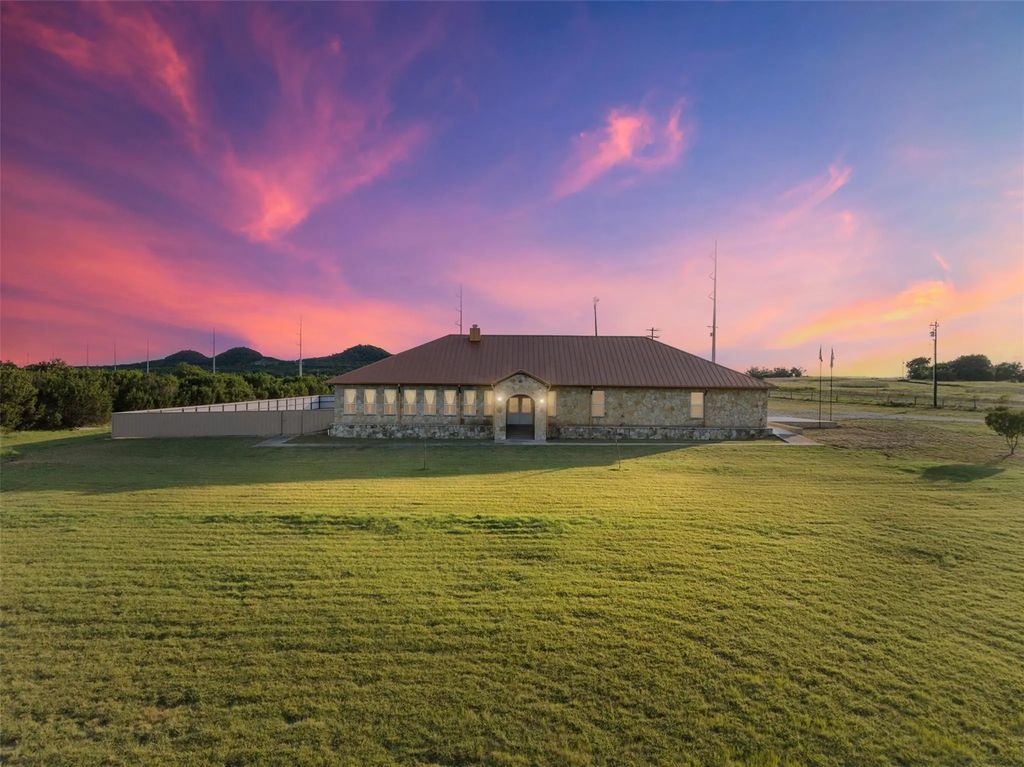 1435 Morrison Drive, Glen Rose