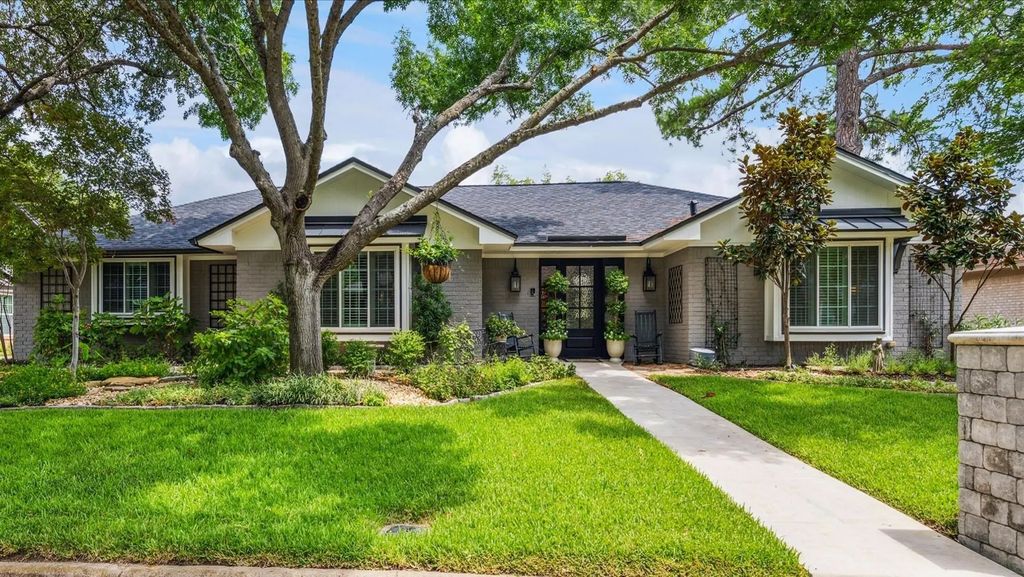 1505 Waltham Court, Arlington