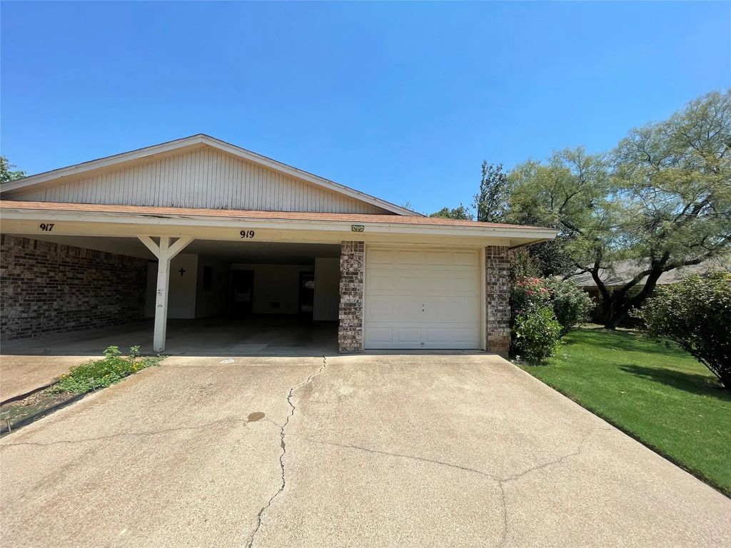 919 Terry Trail, Weatherford