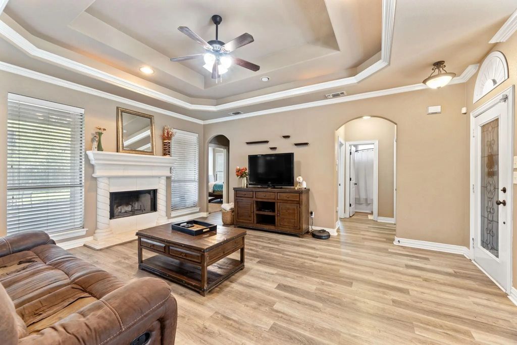 809 Andi Way, Weatherford