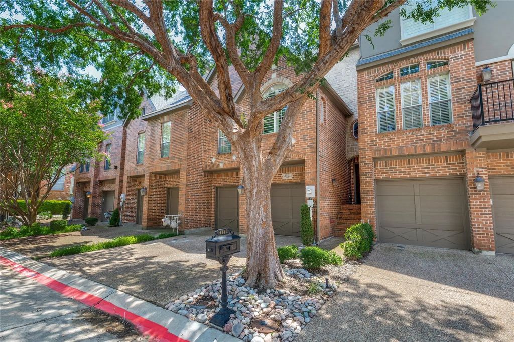 4141 Towne Green Circle, Addison