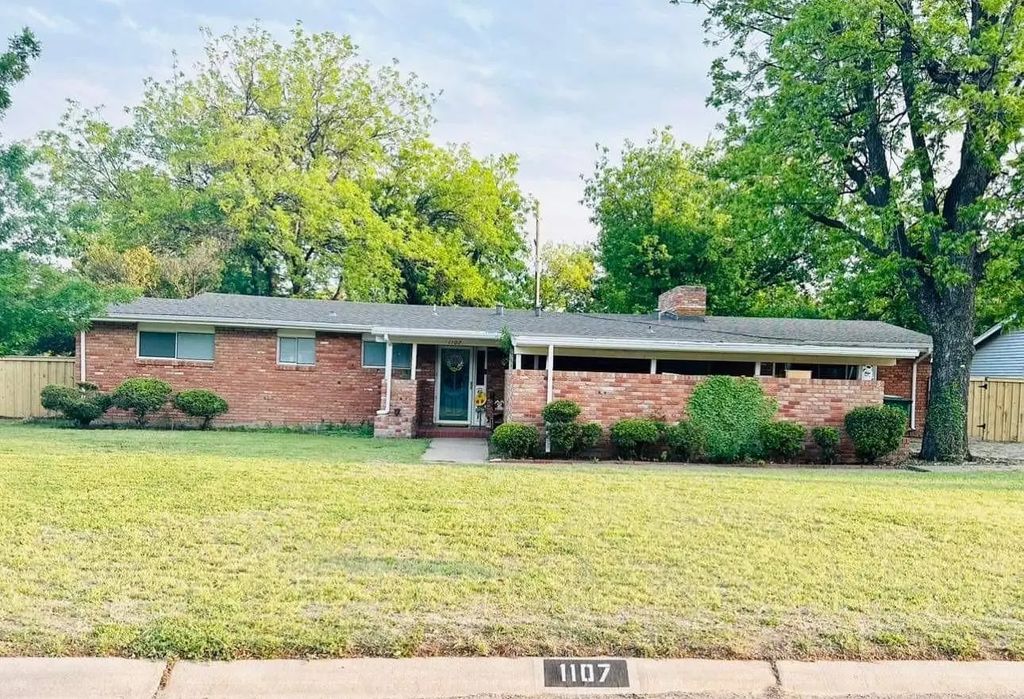 1107 W Bloodworth, Olney